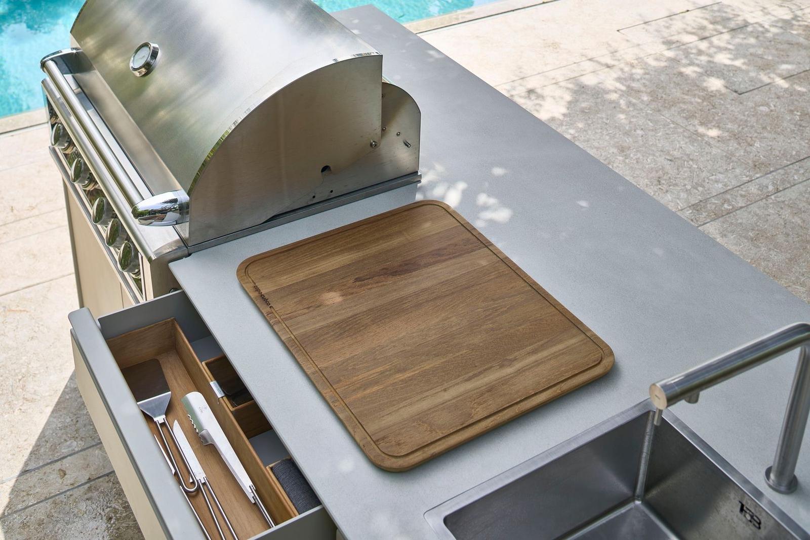 UNICA grill, sink and cutlery drawer detail