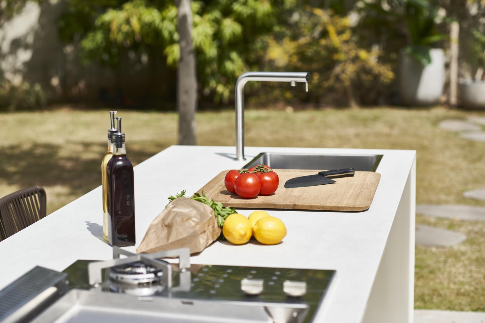 UNICA sink, faucet and cutting board detail
