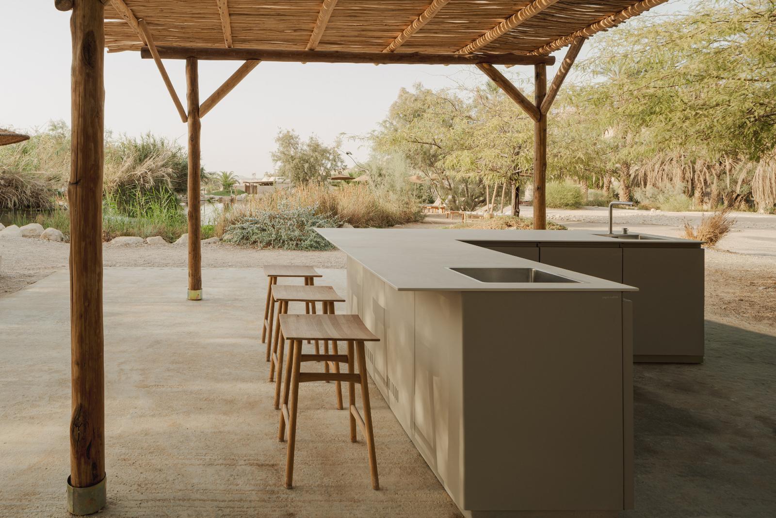 STRATO island with bar stools in a desert garden