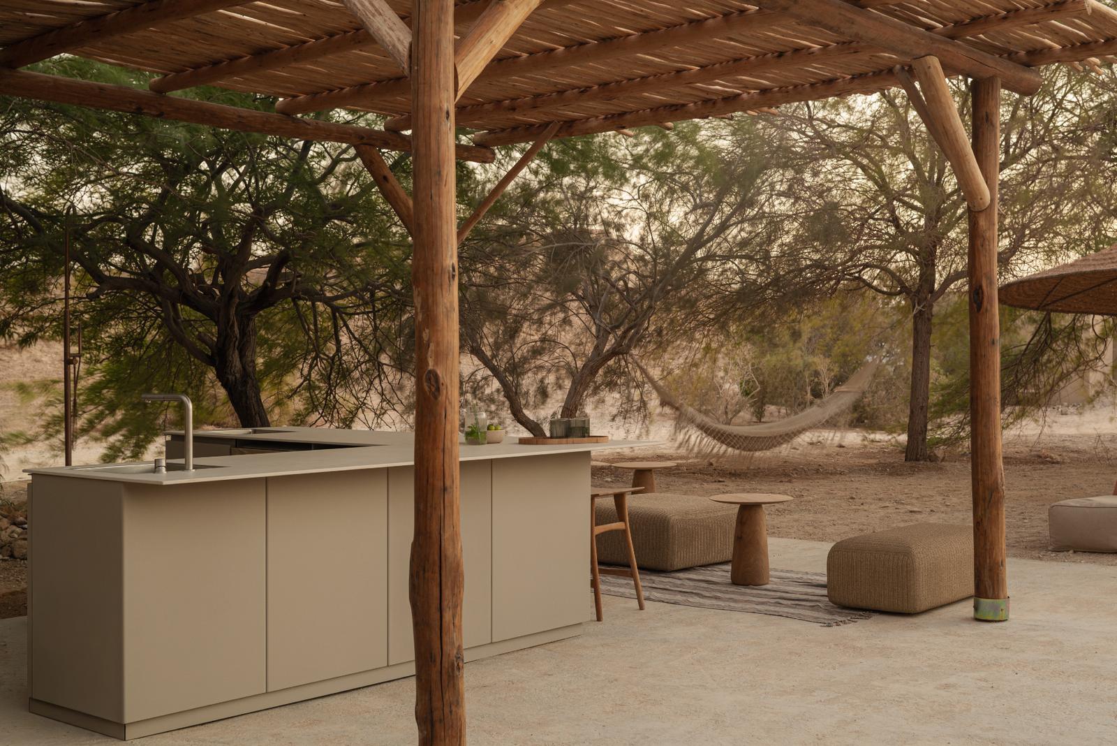 STRATO kitchen under pergola with hammock
